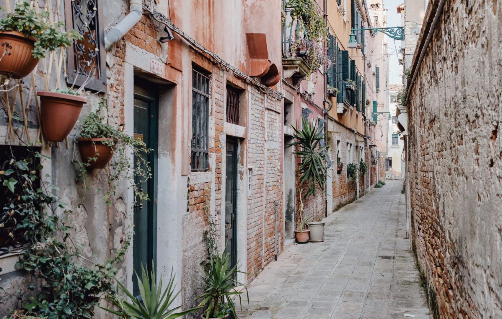 Die Gasse ist privat und wird nachts abgeschlossen